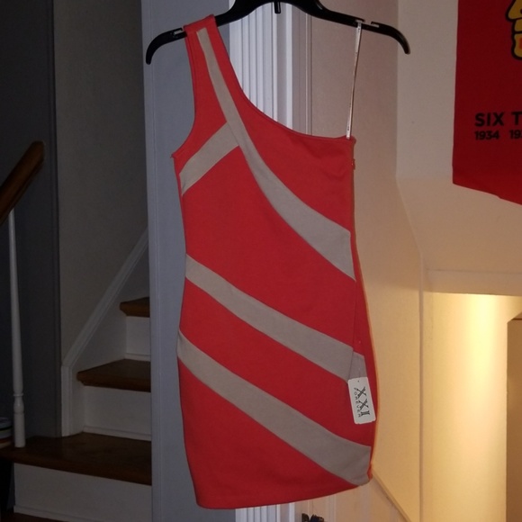 Dress - Picture 1 of 3